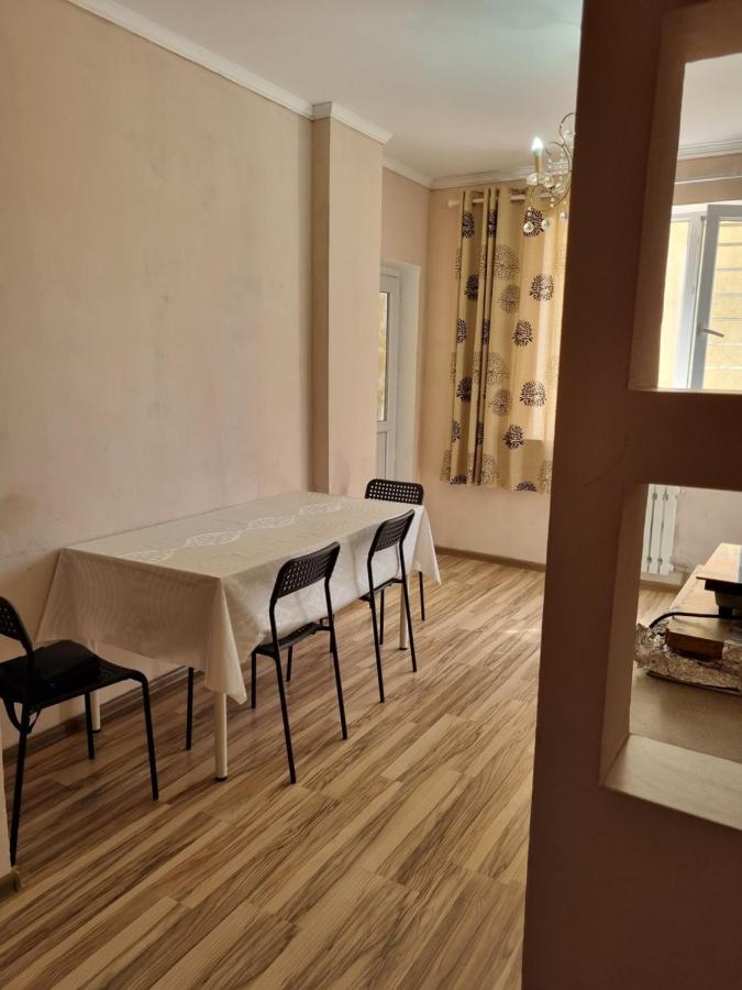 Diplomat Apartments ビシュケク エクステリア 写真